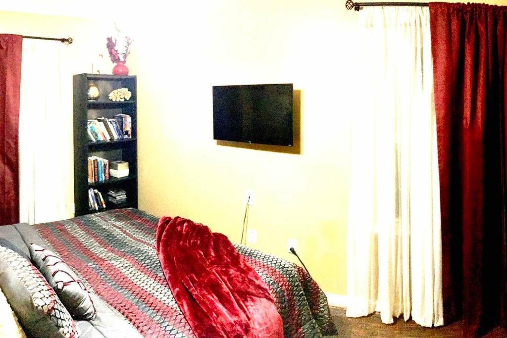 Charity'S Haven II Apartment Waldorf Exterior photo